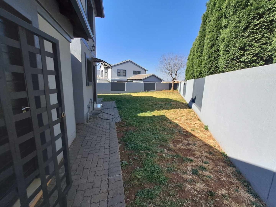 To Let 3 Bedroom Property for Rent in Rua Vista Gauteng