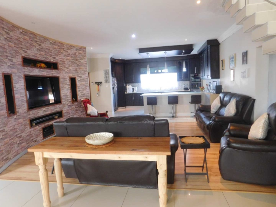 3 Bedroom Property for Sale in Heuwelsig Estate Gauteng