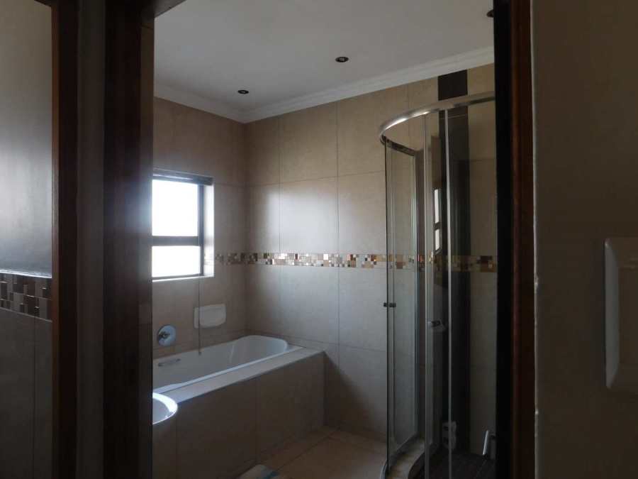 3 Bedroom Property for Sale in Heuwelsig Estate Gauteng