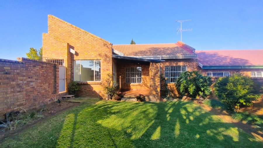 To Let 3 Bedroom Property for Rent in Elardus Park Gauteng