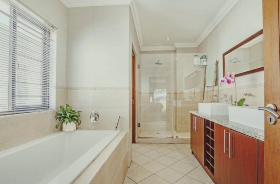 To Let 4 Bedroom Property for Rent in Fourways Gauteng