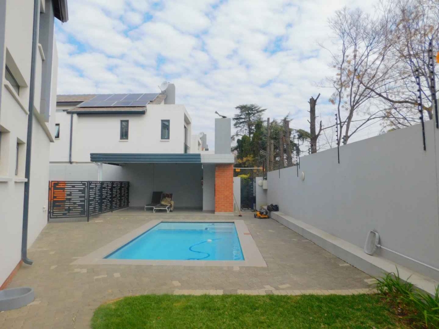 To Let 3 Bedroom Property for Rent in Bryanston Gauteng