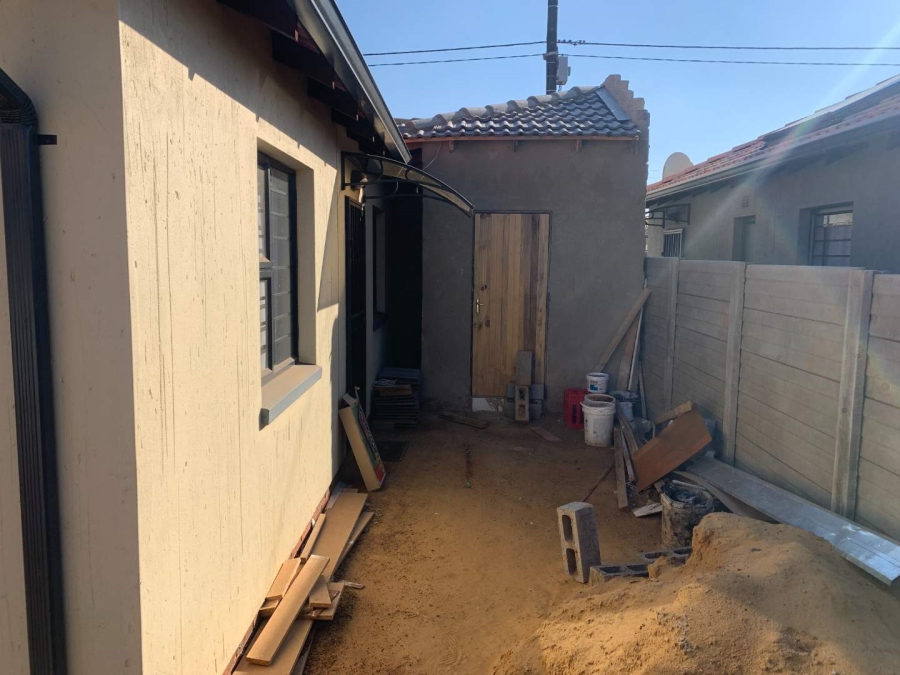 2 Bedroom Property for Sale in Protea Glen Gauteng