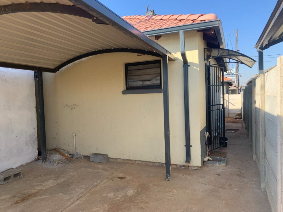 2 Bedroom Property for Sale in Protea Glen Gauteng