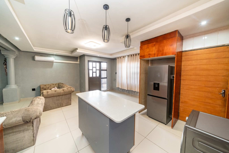 4 Bedroom Property for Sale in Windmill Park Gauteng