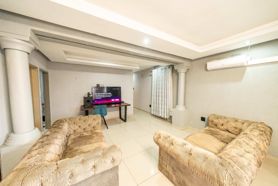 4 Bedroom Property for Sale in Windmill Park Gauteng