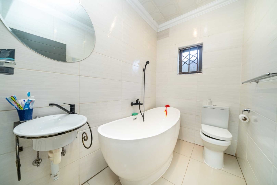 4 Bedroom Property for Sale in Windmill Park Gauteng