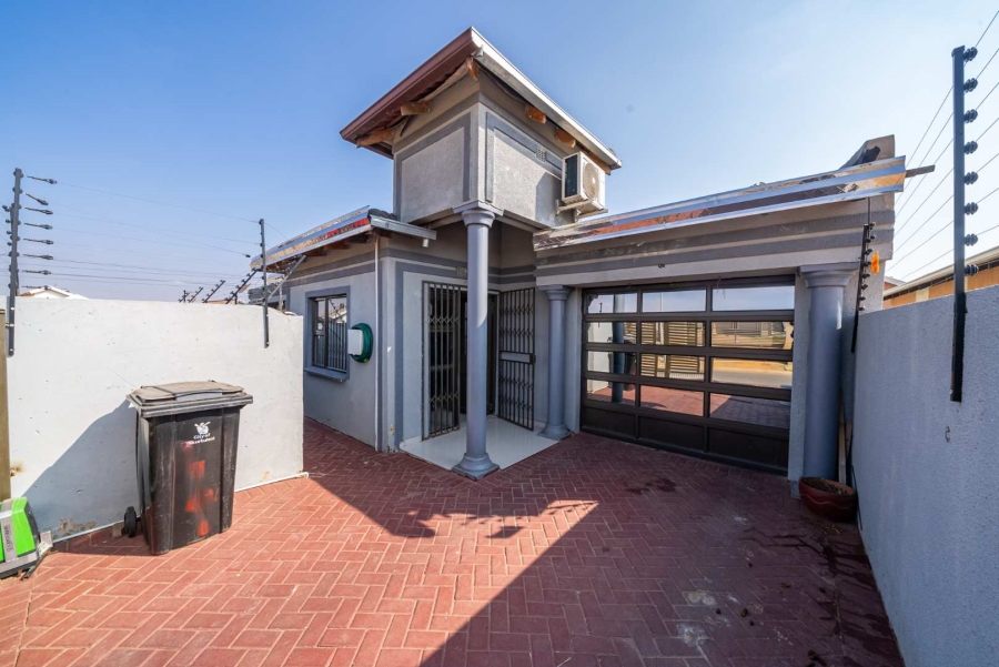 4 Bedroom Property for Sale in Windmill Park Gauteng
