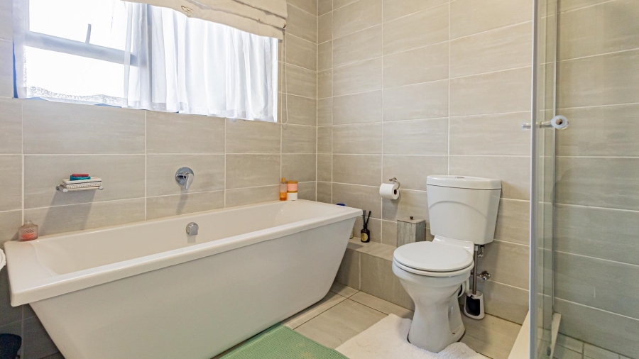 3 Bedroom Property for Sale in Waterfall Gauteng