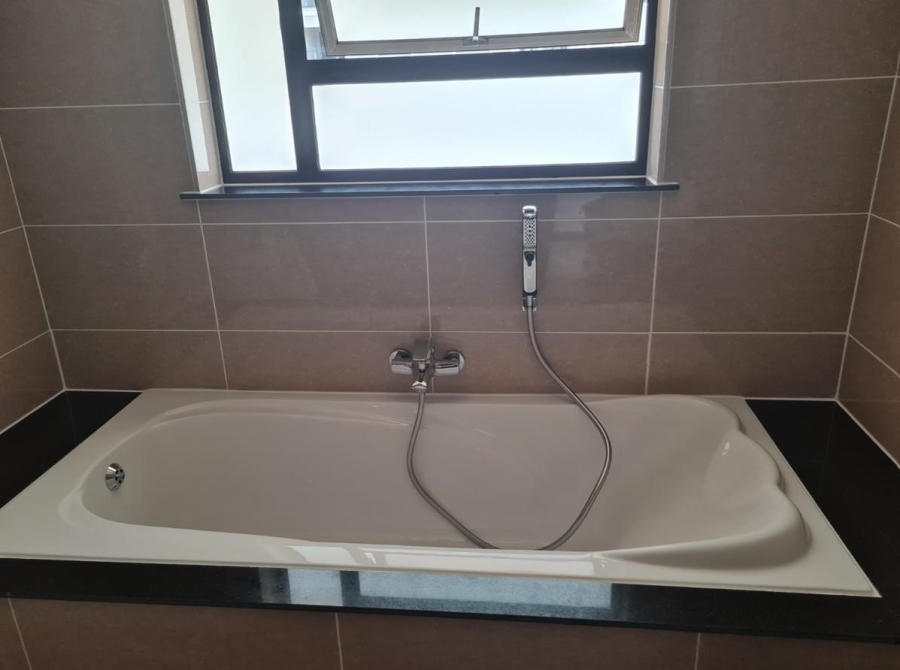To Let 3 Bedroom Property for Rent in Broadacres Gauteng