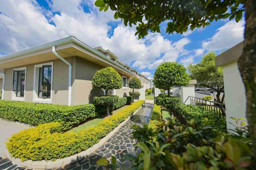 To Let 3 Bedroom Property for Rent in Broadacres Gauteng