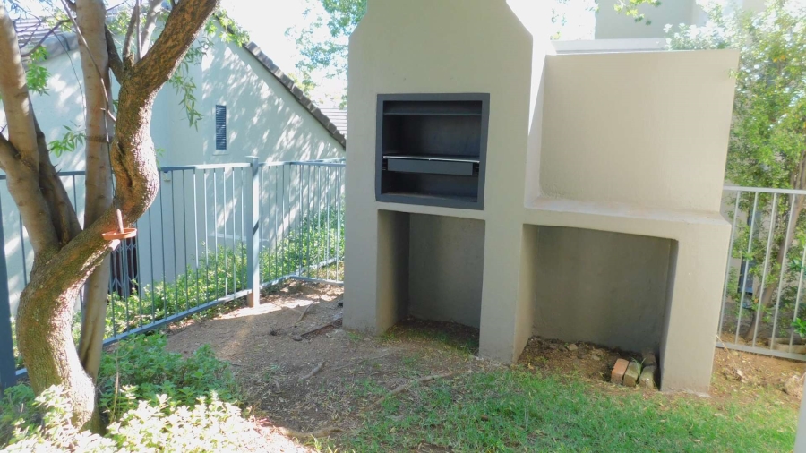 To Let 2 Bedroom Property for Rent in Bryanston Gauteng