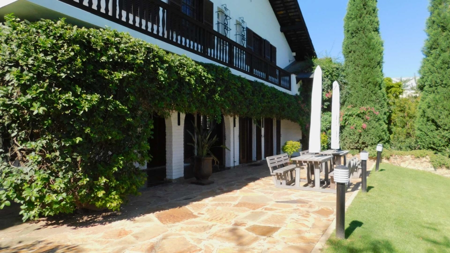 To Let 2 Bedroom Property for Rent in Bryanston Gauteng