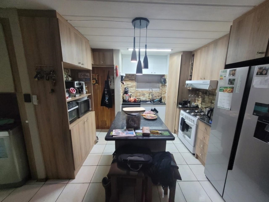 3 Bedroom Property for Sale in Verwoerdpark Gauteng