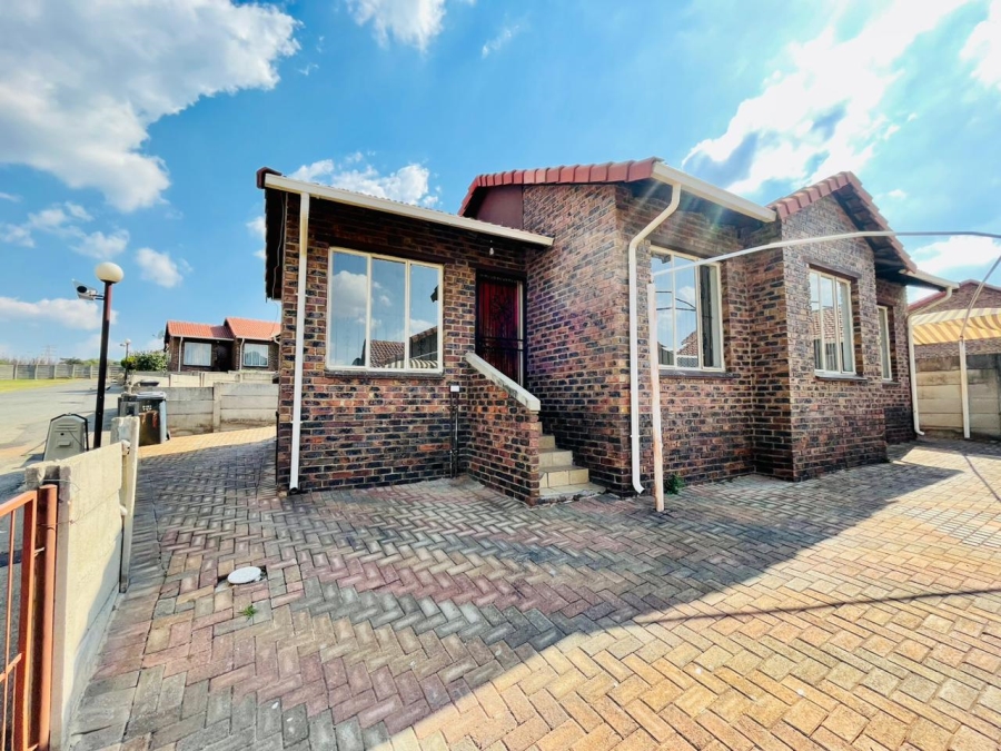 3 Bedroom Property for Sale in Mondeor Gauteng
