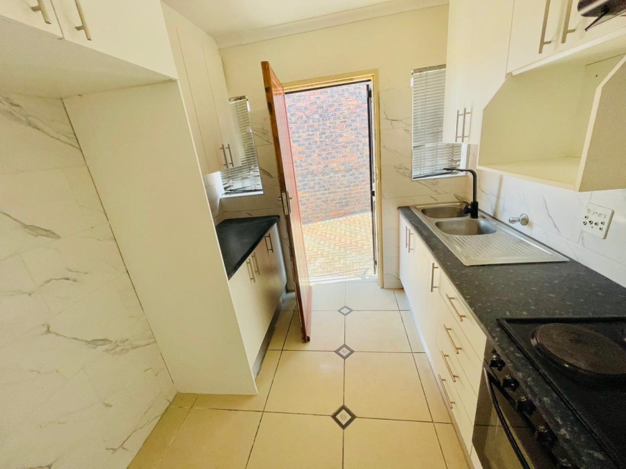 3 Bedroom Property for Sale in Mondeor Gauteng