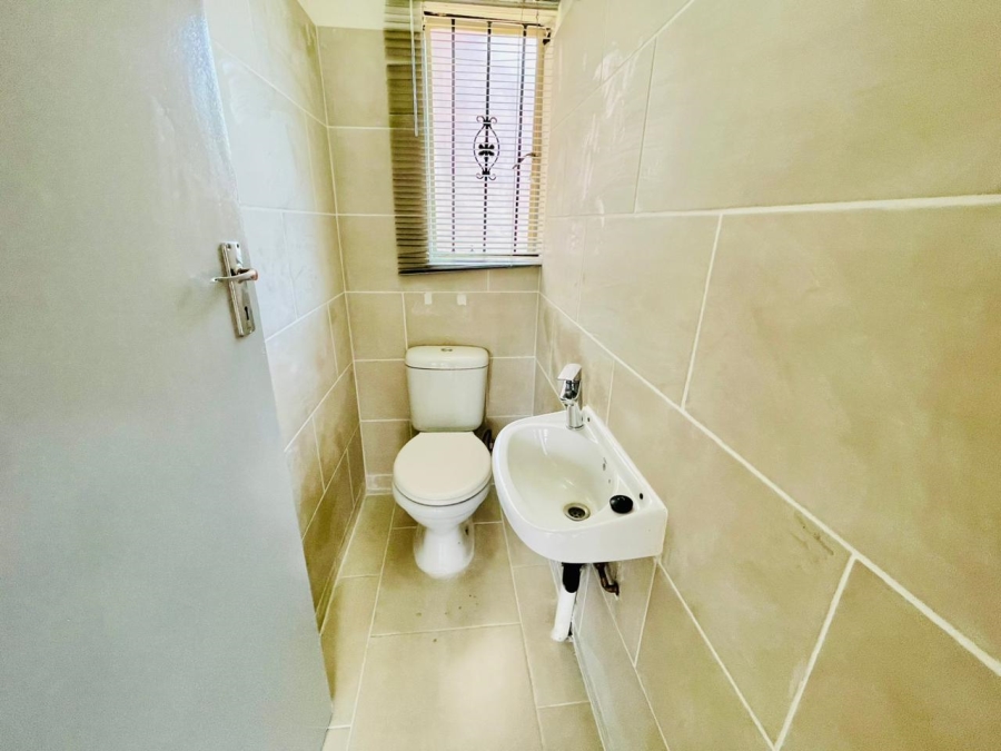 3 Bedroom Property for Sale in Mondeor Gauteng