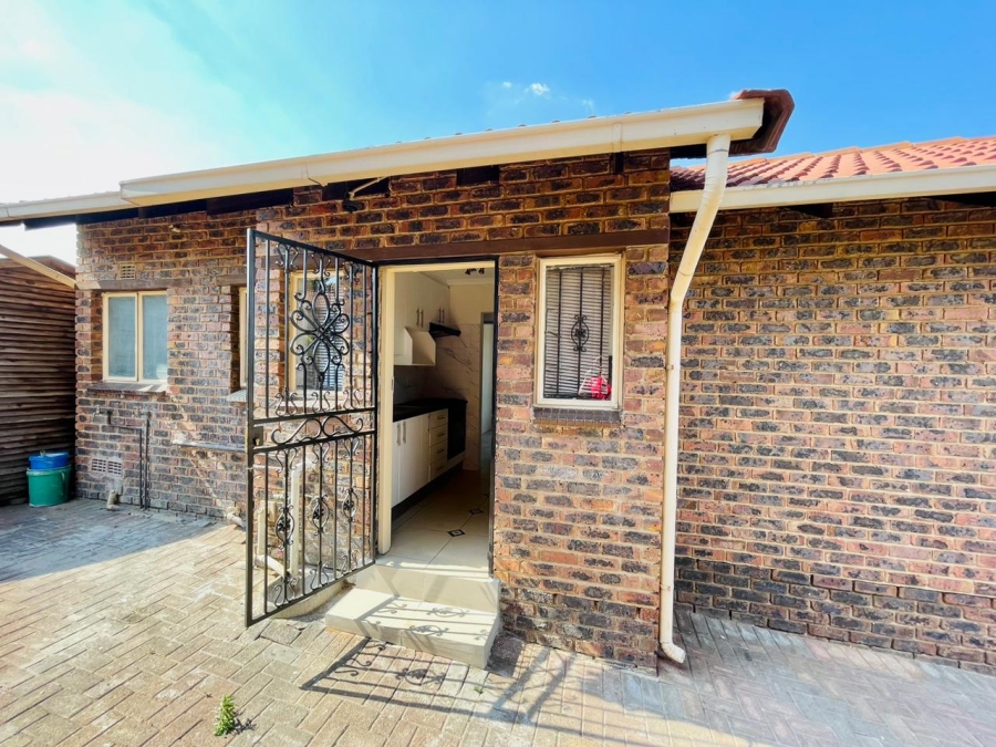 3 Bedroom Property for Sale in Mondeor Gauteng