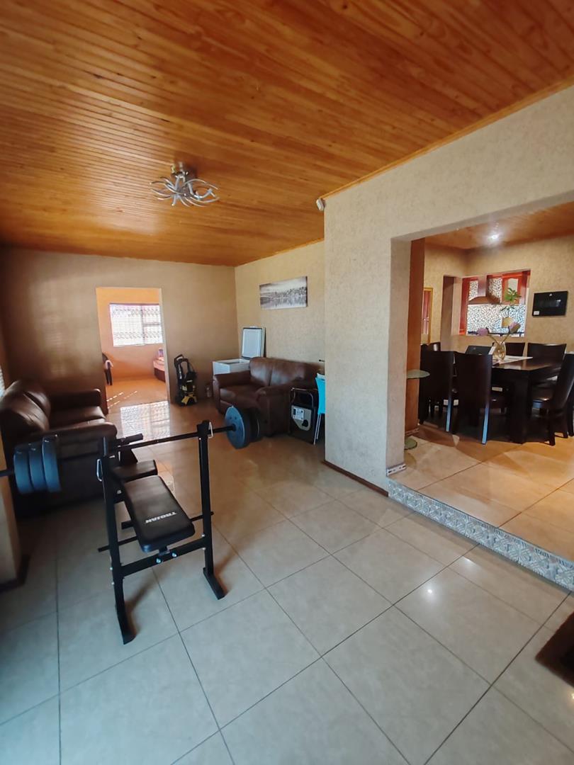 4 Bedroom Property for Sale in The Reeds Gauteng