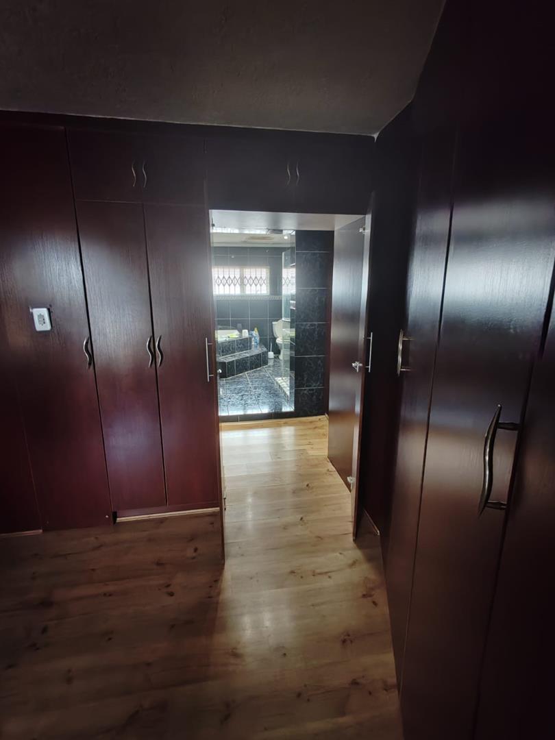 4 Bedroom Property for Sale in The Reeds Gauteng