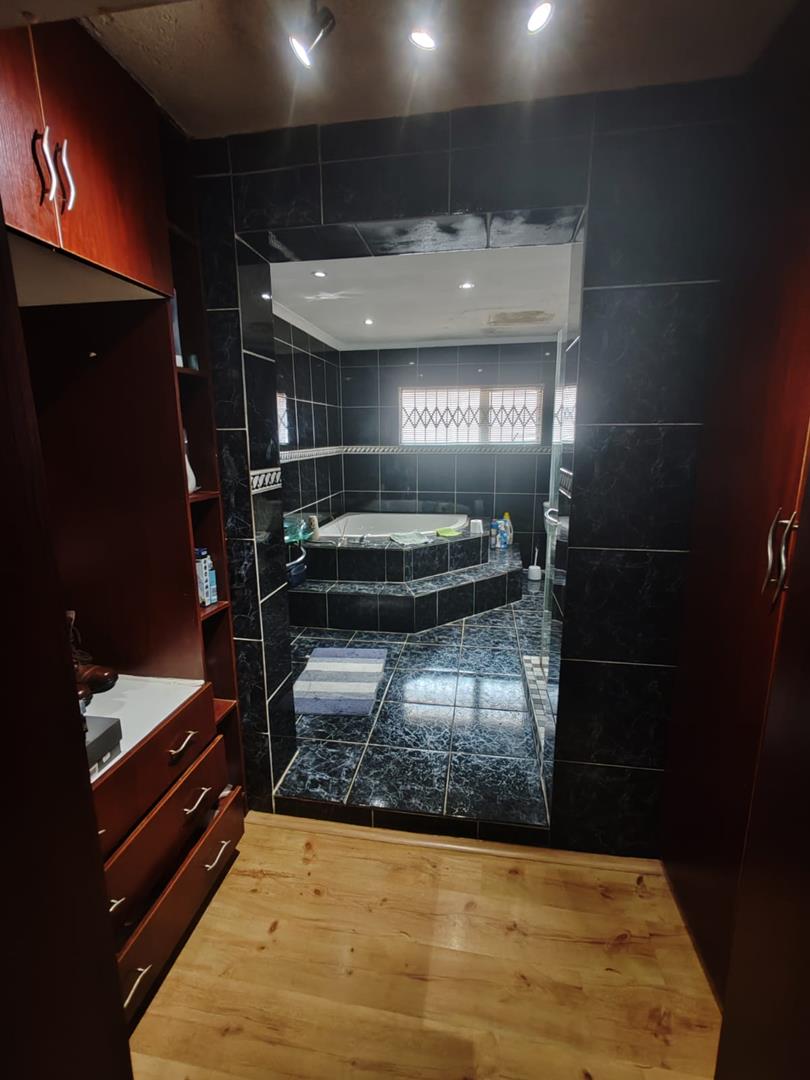 4 Bedroom Property for Sale in The Reeds Gauteng