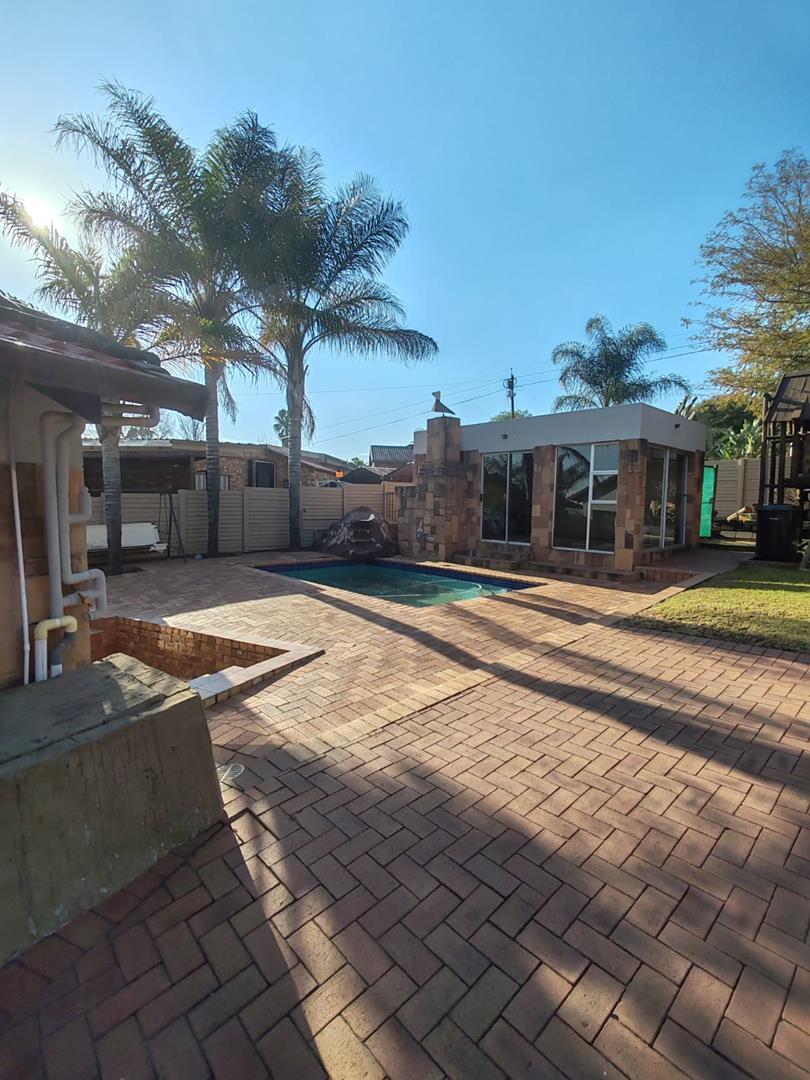 4 Bedroom Property for Sale in The Reeds Gauteng