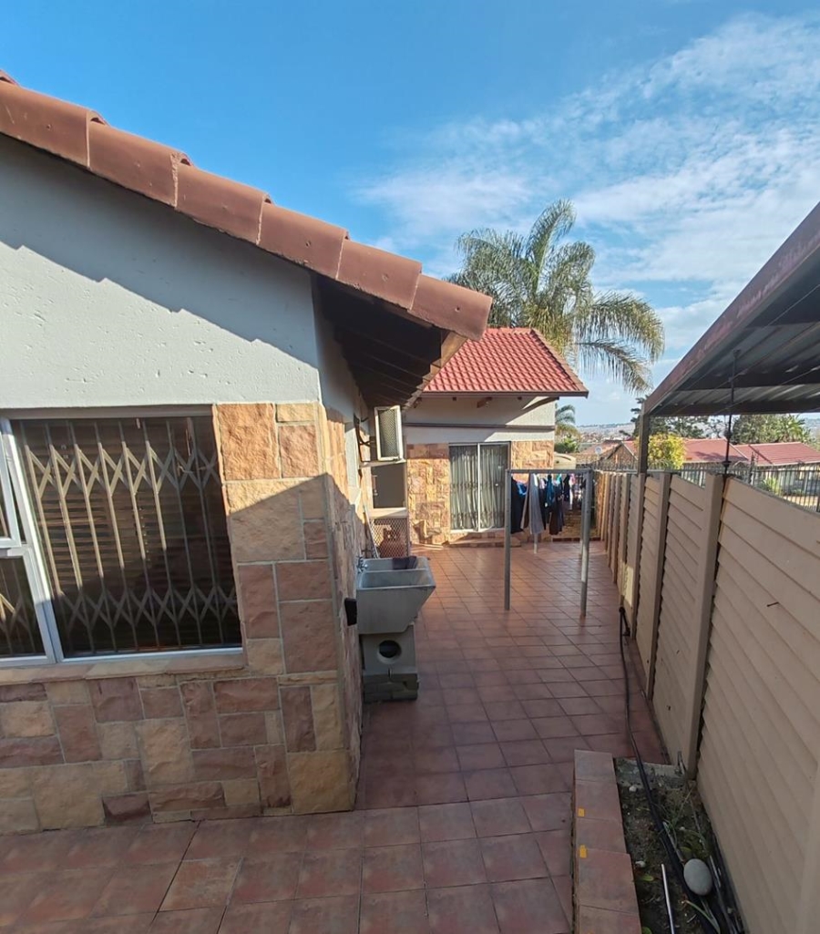 4 Bedroom Property for Sale in The Reeds Gauteng