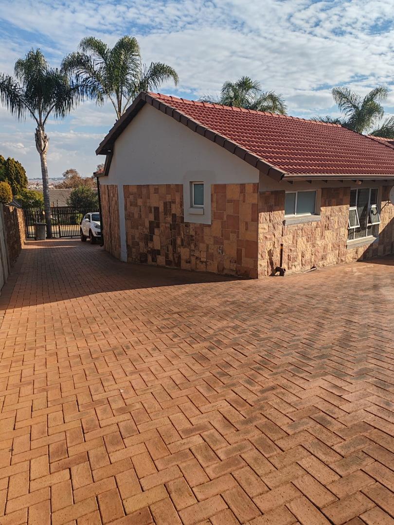 4 Bedroom Property for Sale in The Reeds Gauteng