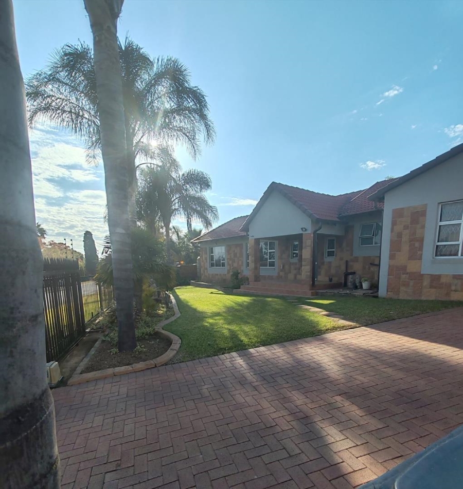 4 Bedroom Property for Sale in The Reeds Gauteng