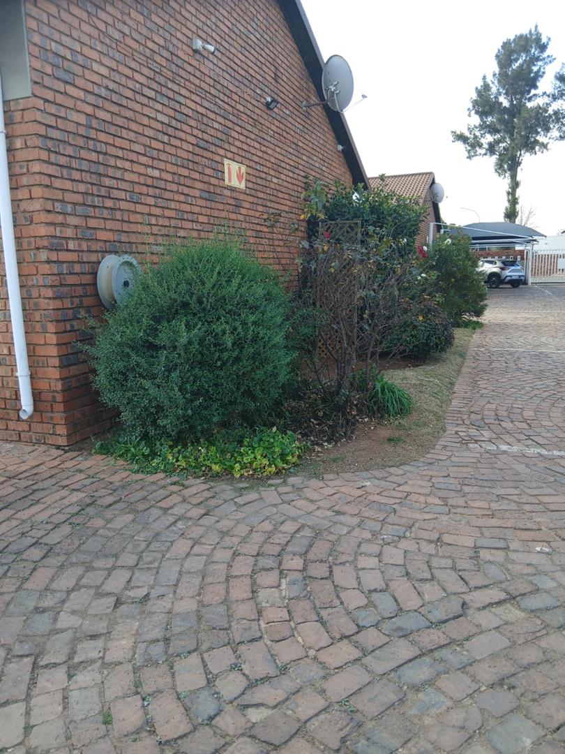 1 Bedroom Property for Sale in Dersley Gauteng