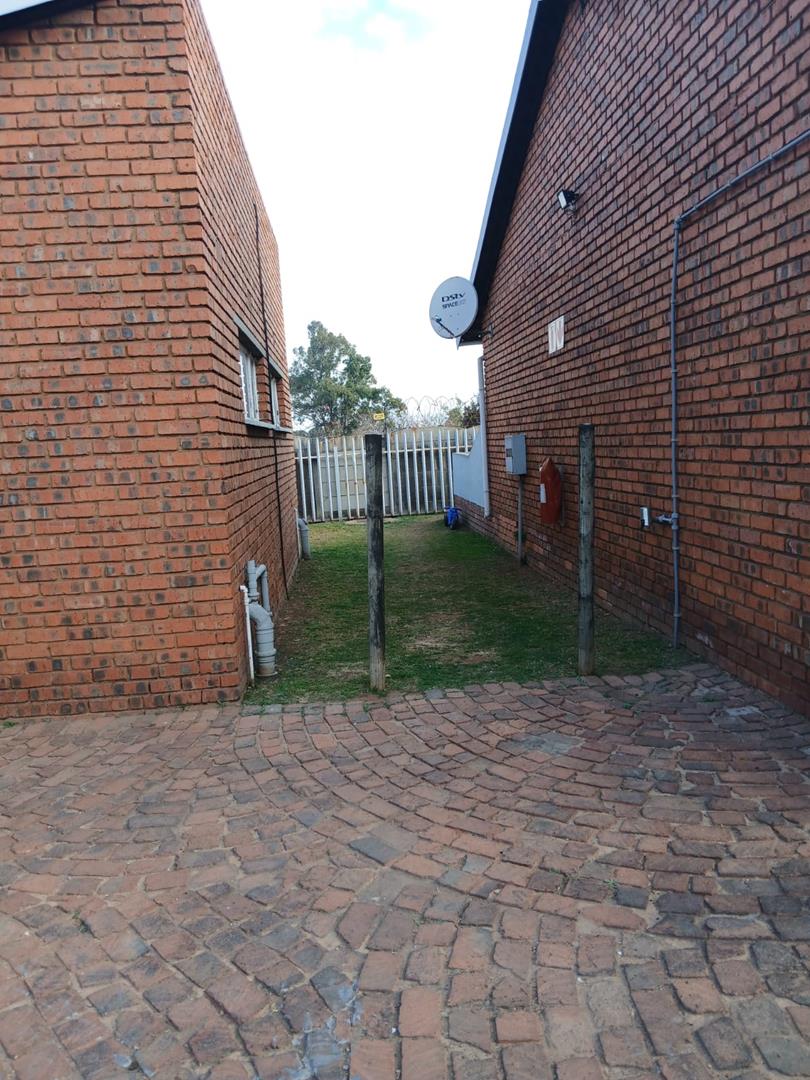 1 Bedroom Property for Sale in Dersley Gauteng