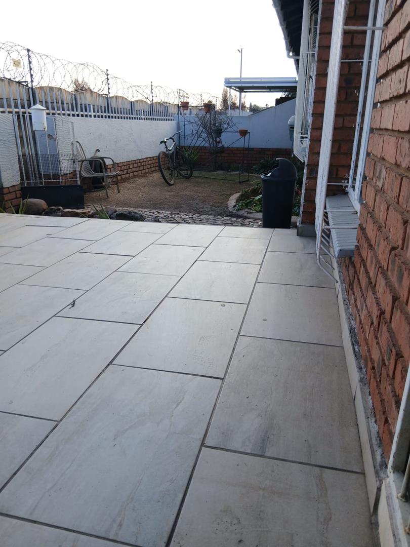 1 Bedroom Property for Sale in Dersley Gauteng