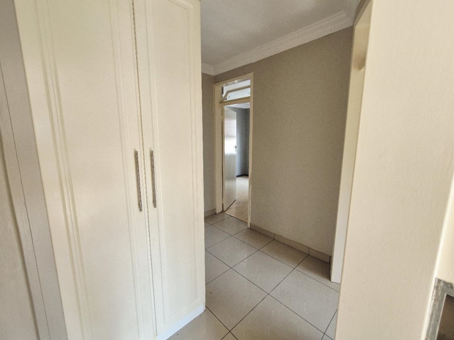 3 Bedroom Property for Sale in Corlett Gardens Gauteng