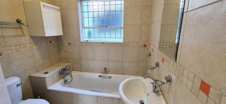 3 Bedroom Property for Sale in Corlett Gardens Gauteng