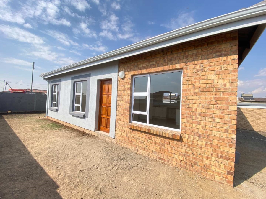 2 Bedroom Property for Sale in Buhle Park Gauteng