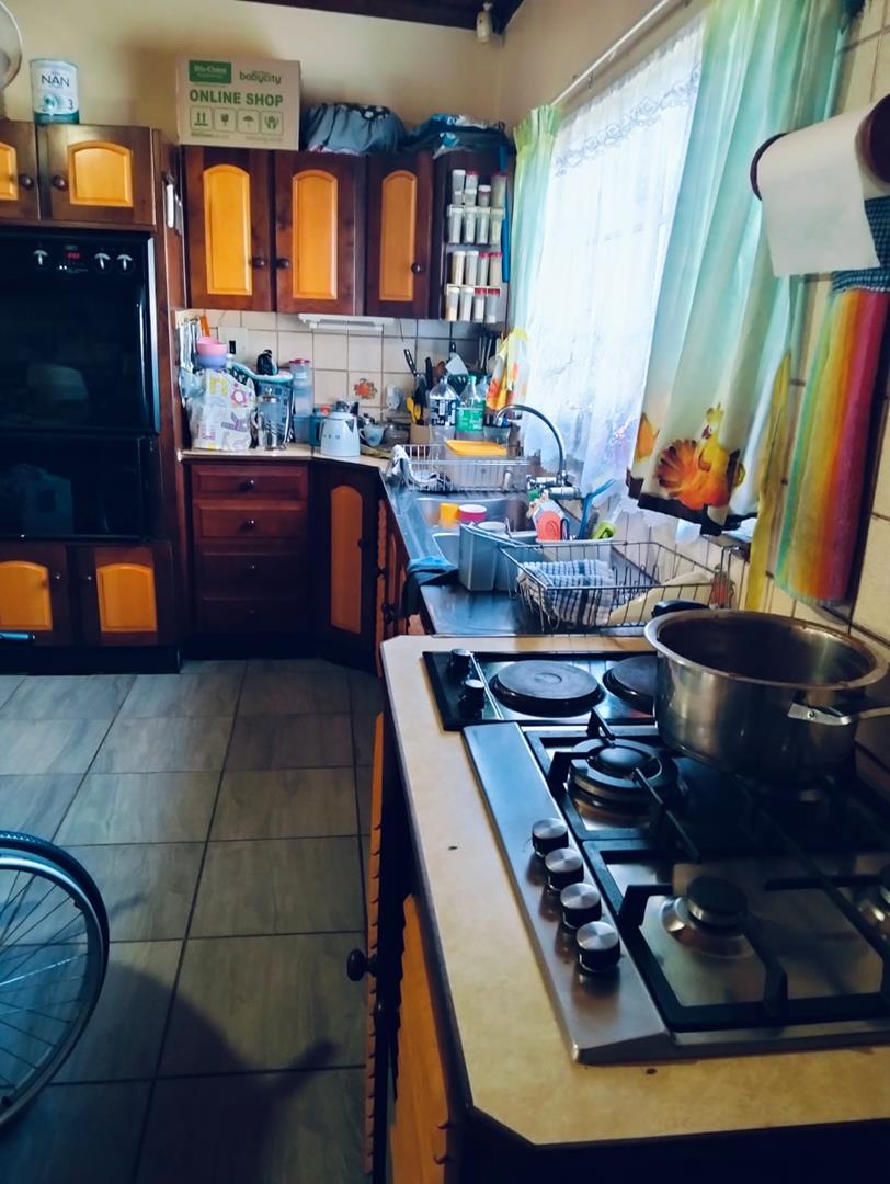 6 Bedroom Property for Sale in Glen Austin Gauteng