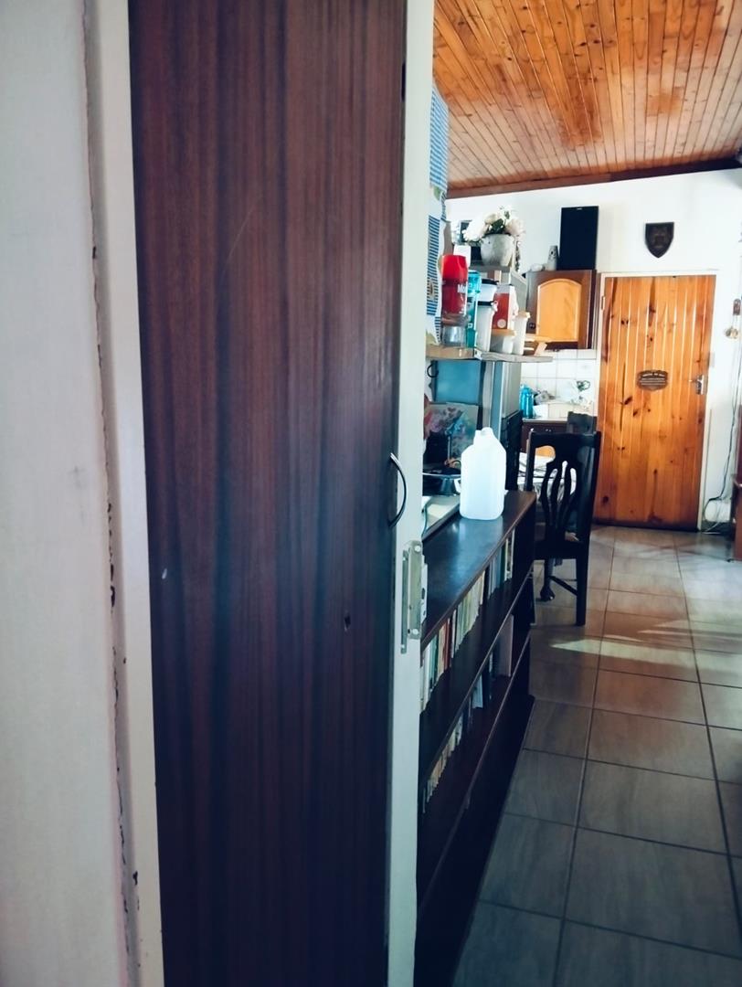 6 Bedroom Property for Sale in Glen Austin Gauteng