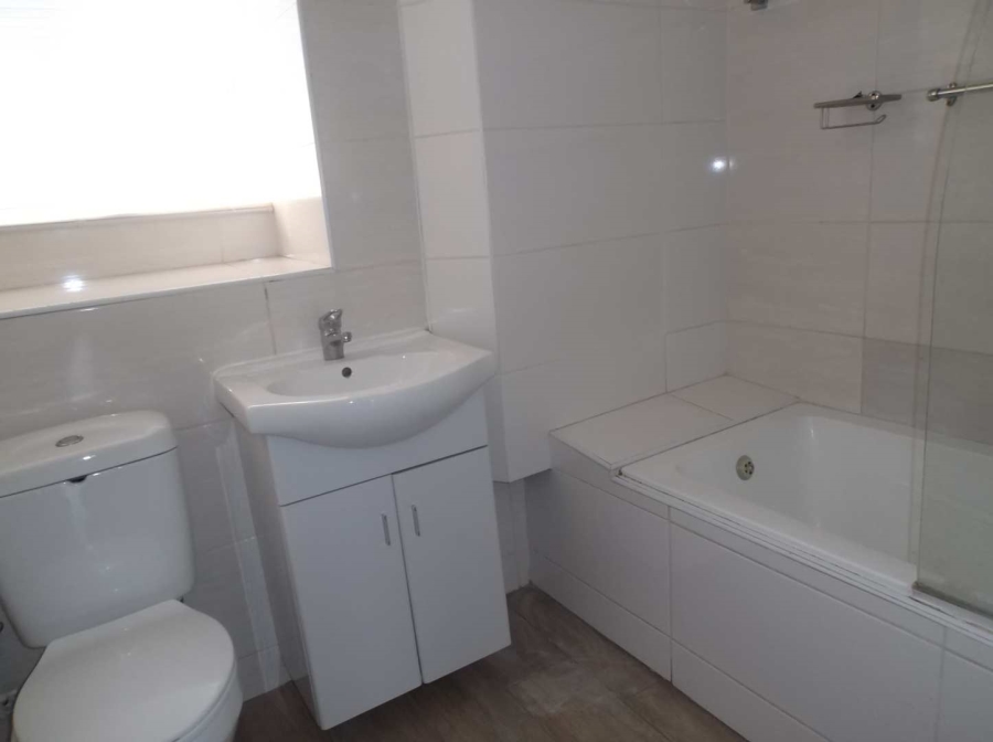 To Let 3 Bedroom Property for Rent in Farrarmere Gauteng