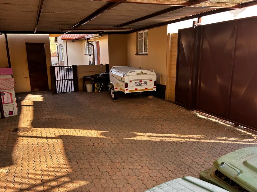 4 Bedroom Property for Sale in Brackenhurst Gauteng