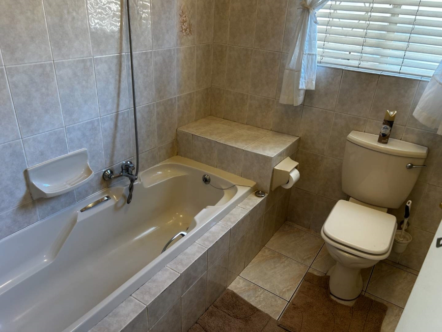 4 Bedroom Property for Sale in Brackenhurst Gauteng