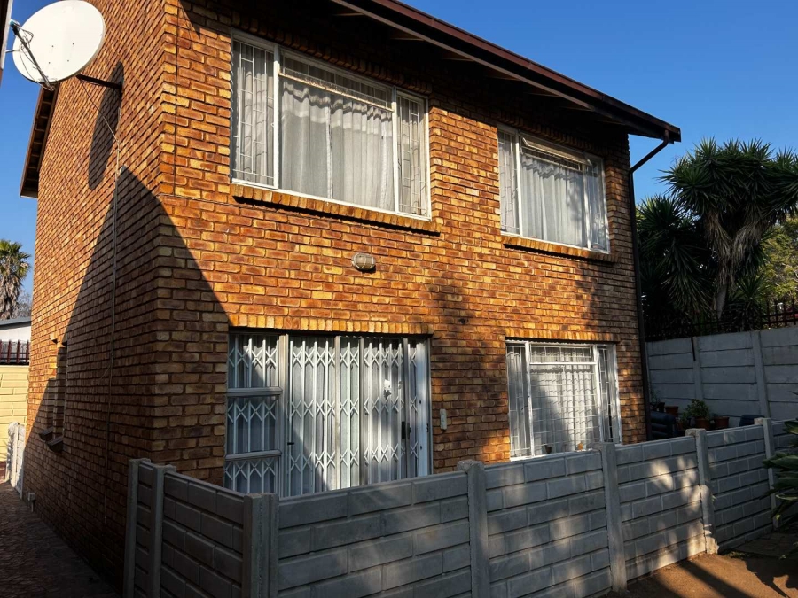 4 Bedroom Property for Sale in Brackenhurst Gauteng