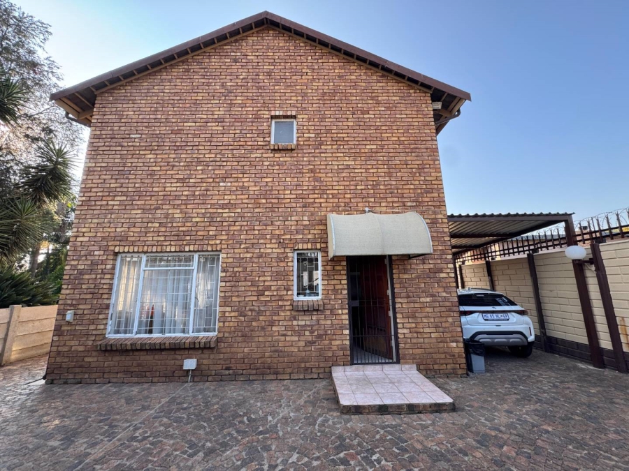 4 Bedroom Property for Sale in Brackenhurst Gauteng