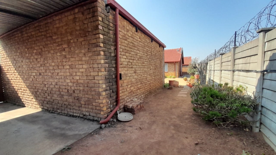 2 Bedroom Property for Sale in Glen Marais Gauteng