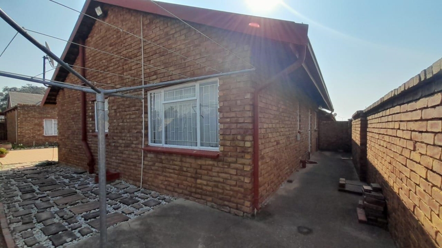 2 Bedroom Property for Sale in Glen Marais Gauteng