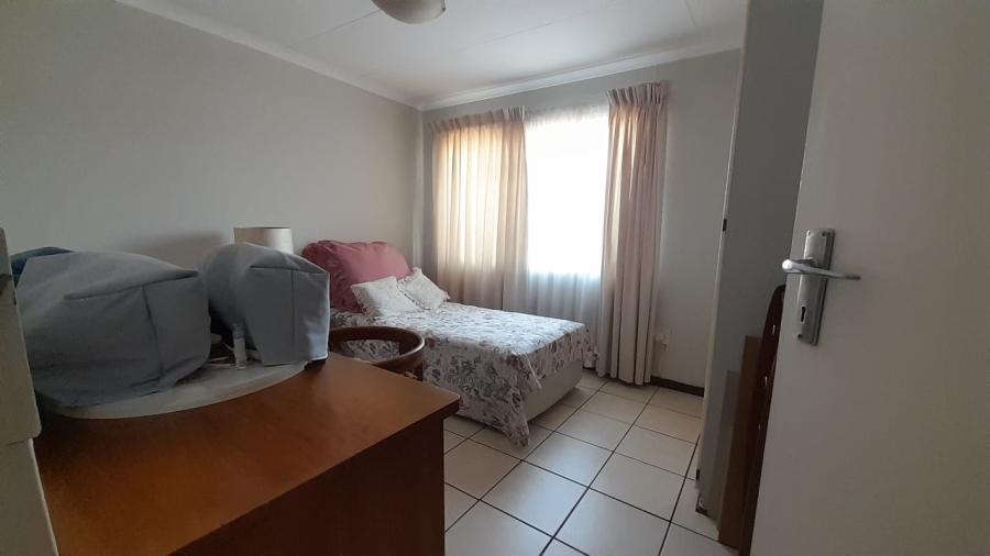 2 Bedroom Property for Sale in Glen Marais Gauteng