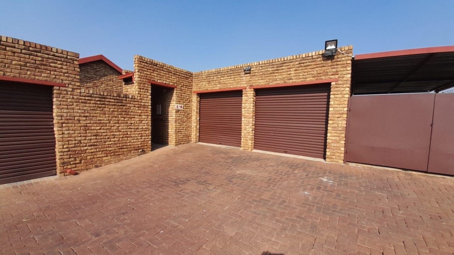 2 Bedroom Property for Sale in Glen Marais Gauteng