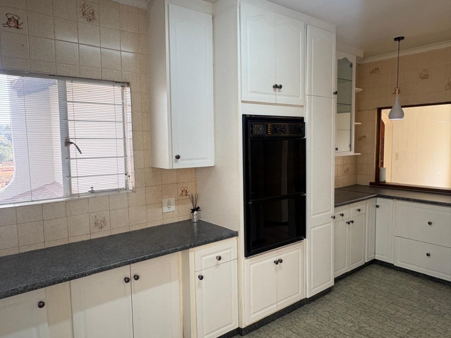 3 Bedroom Property for Sale in Oakdene Gauteng
