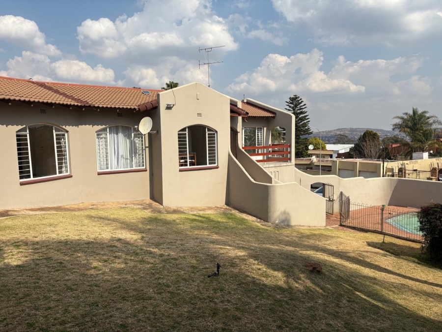 3 Bedroom Property for Sale in Oakdene Gauteng