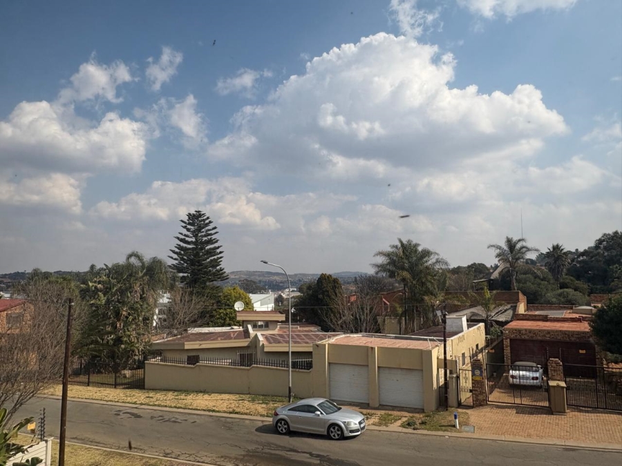 3 Bedroom Property for Sale in Oakdene Gauteng