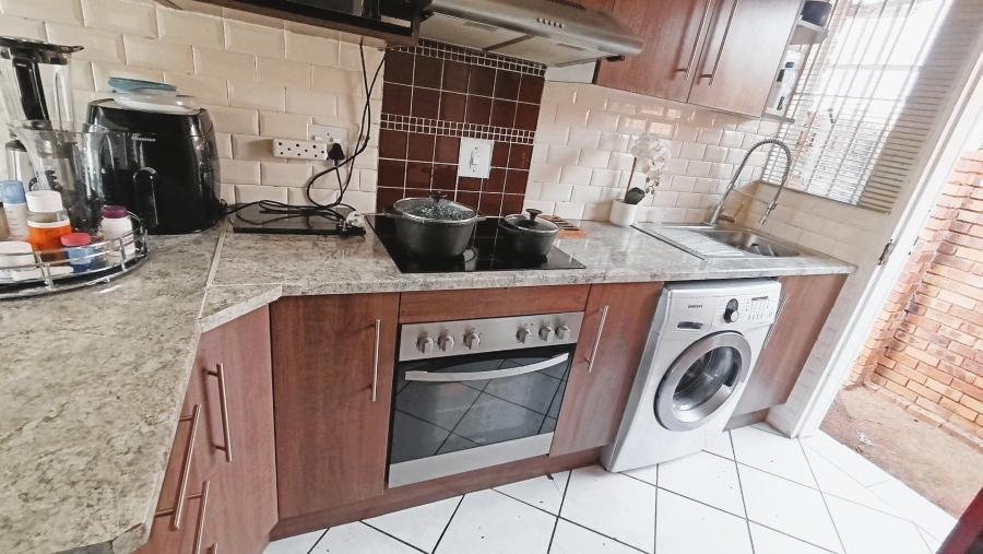 2 Bedroom Property for Sale in Terenure Gauteng
